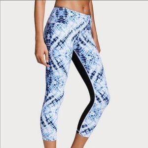 Victoria’s Secret Victoria Sport Knockout blue tie dye 3/4 cropped leggings
